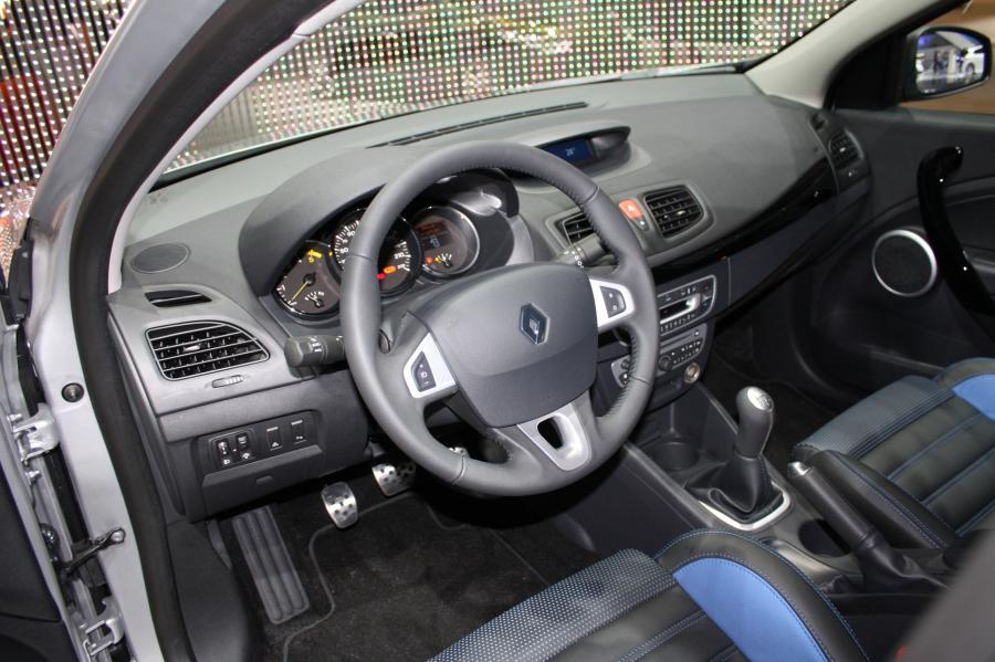  Renault Fluence 2010 года  (фото 5 из 146)